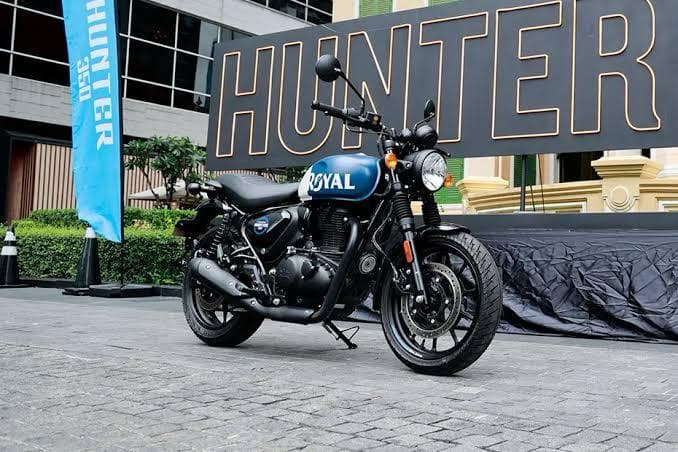 Royal Enfield Hunter 350 - Rebel Blue for rent in Mumbai